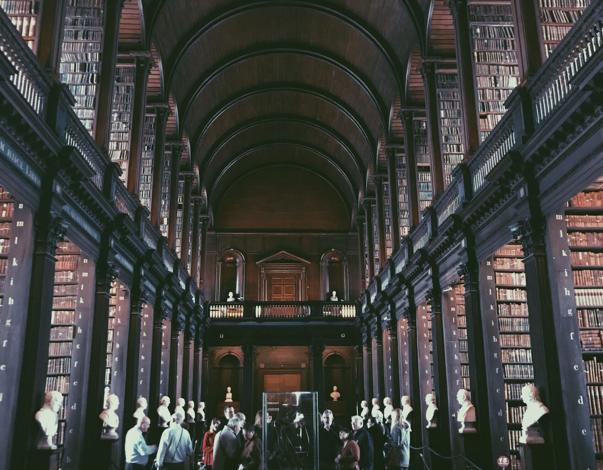 Why Illinois Courts Often Favor Arbitration Over Litigation