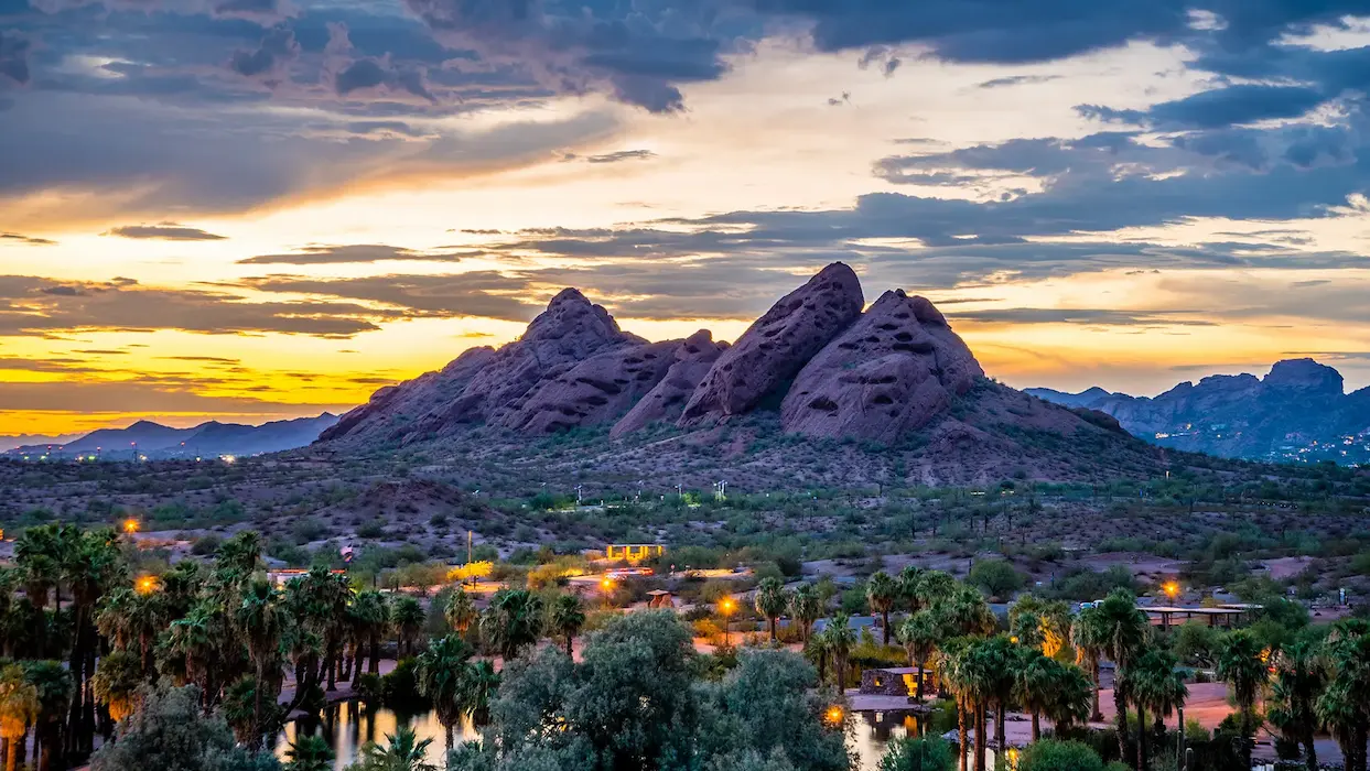 Phoenix-AZ-Mountains